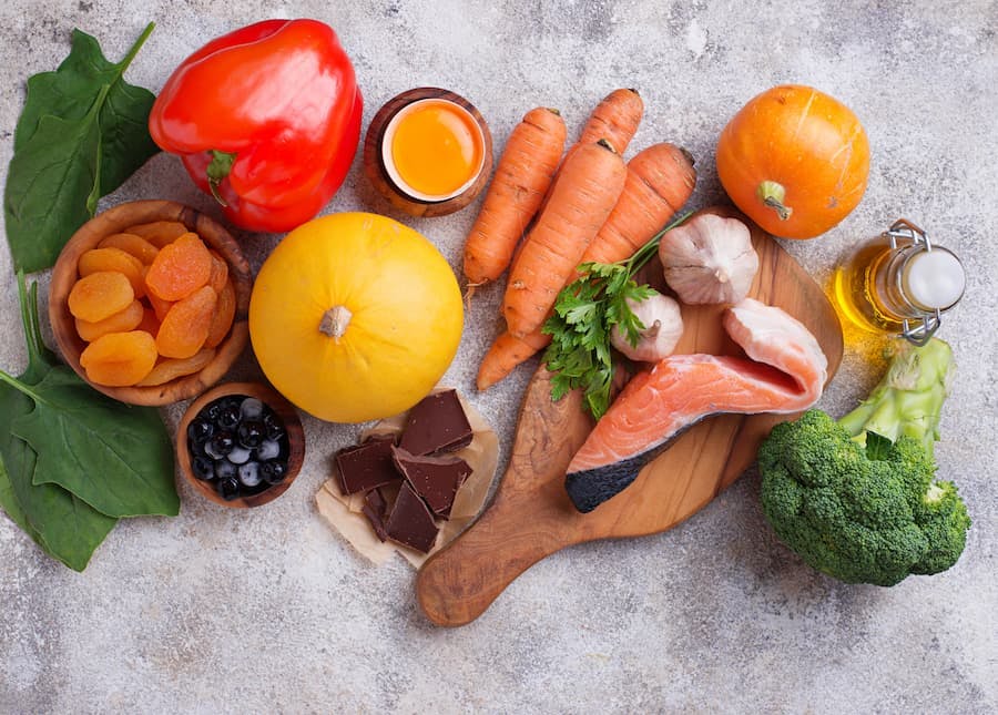 alimentos para o coração: frutas, peixe, legumes, verduras
